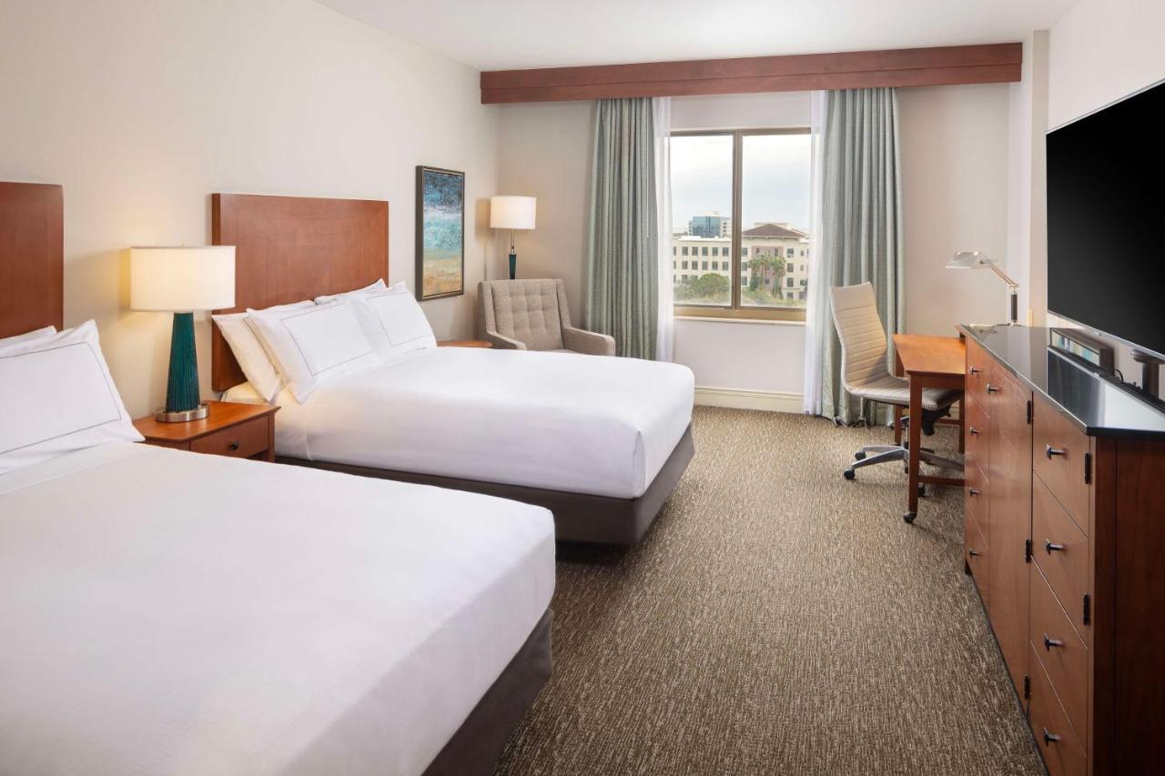 Hilton St. Petersburg Carillon Park Hotel Bagian luar foto